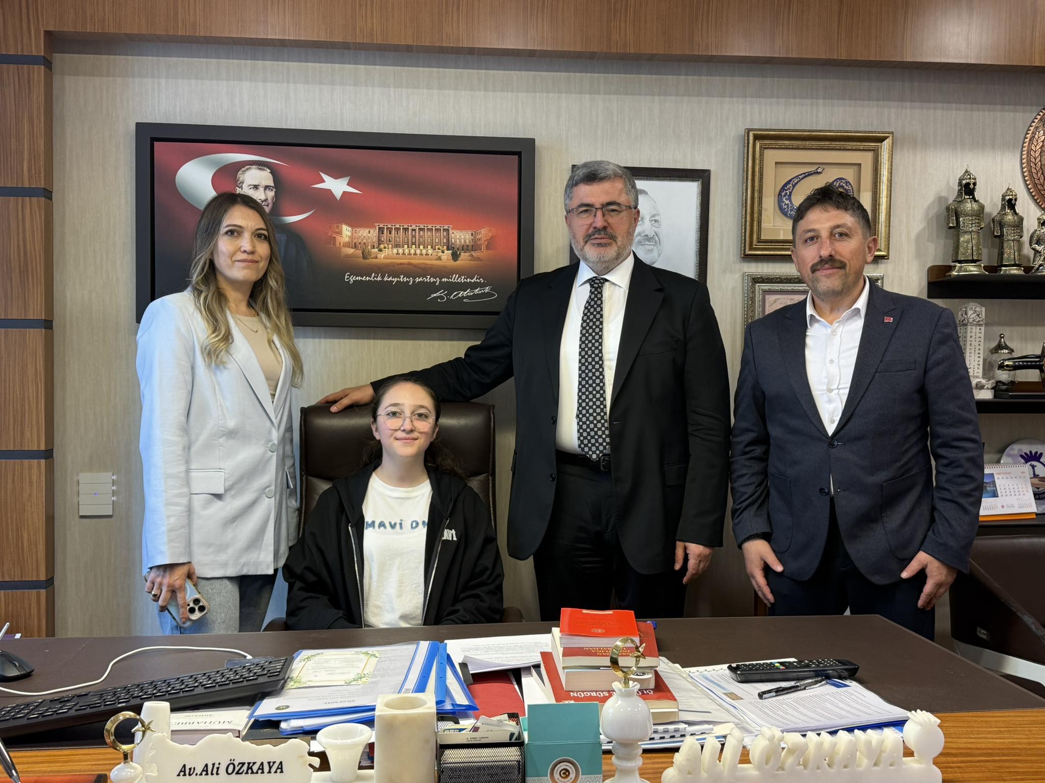 Özgür Kıvrak ve Ailesinden Milletvekili Özkaya’ya Ziyaret