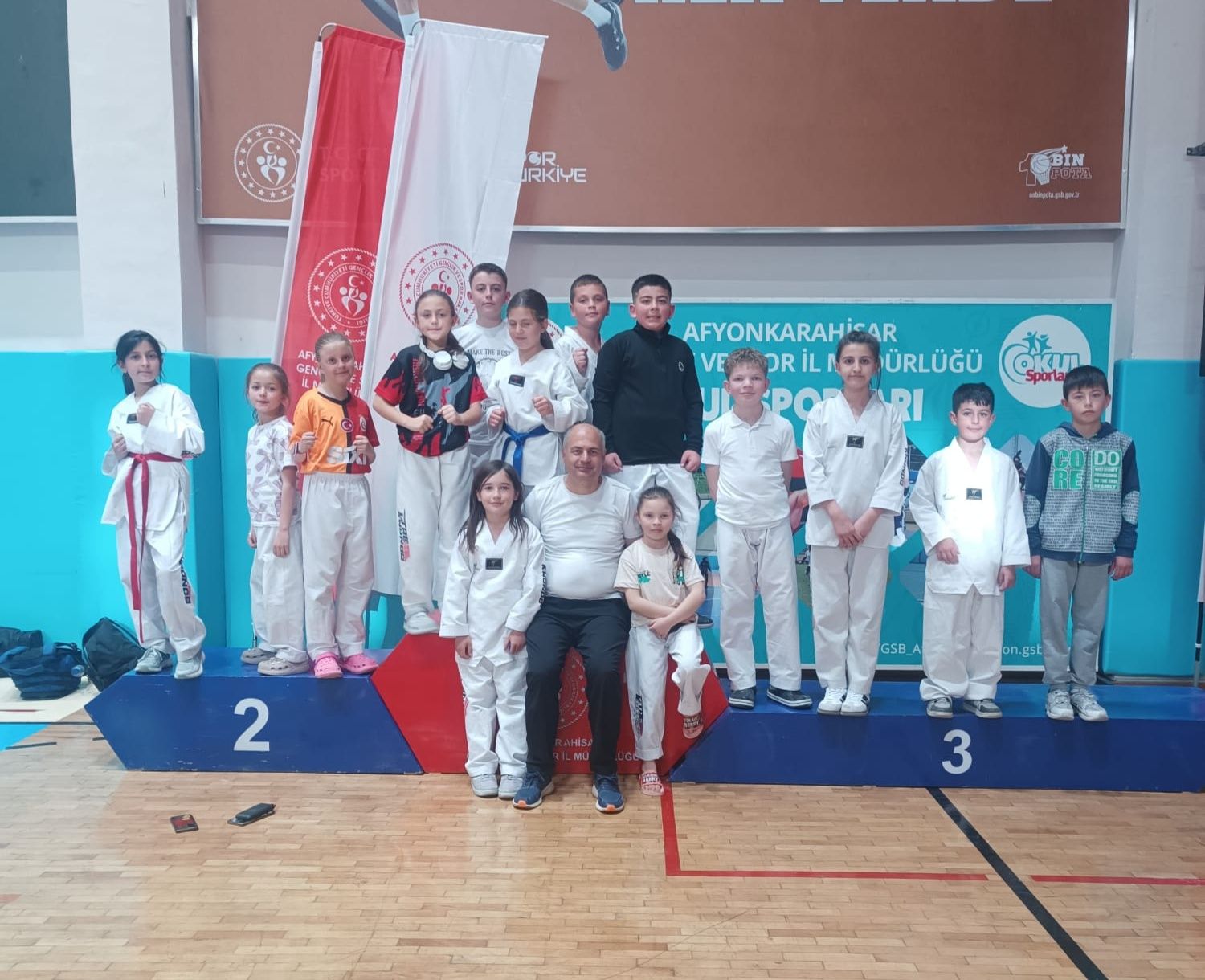 Taekwondo Şampiyonasında 14 Madalya: Sporculardan Büyük Başarı