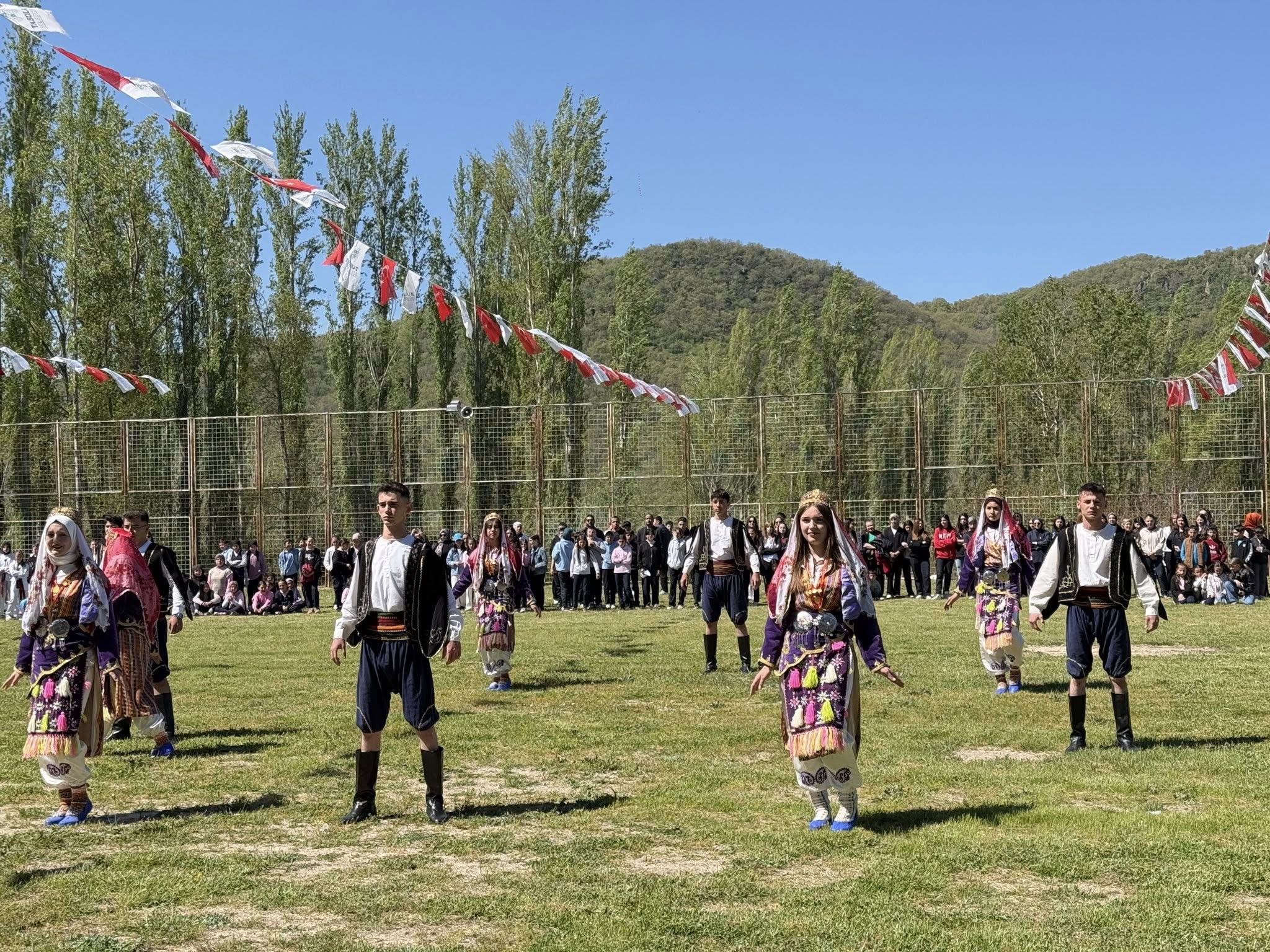 Taşoluk’ta 19 Mayıs Coşkusu Açık Futbol Sahasında Yaşandı
