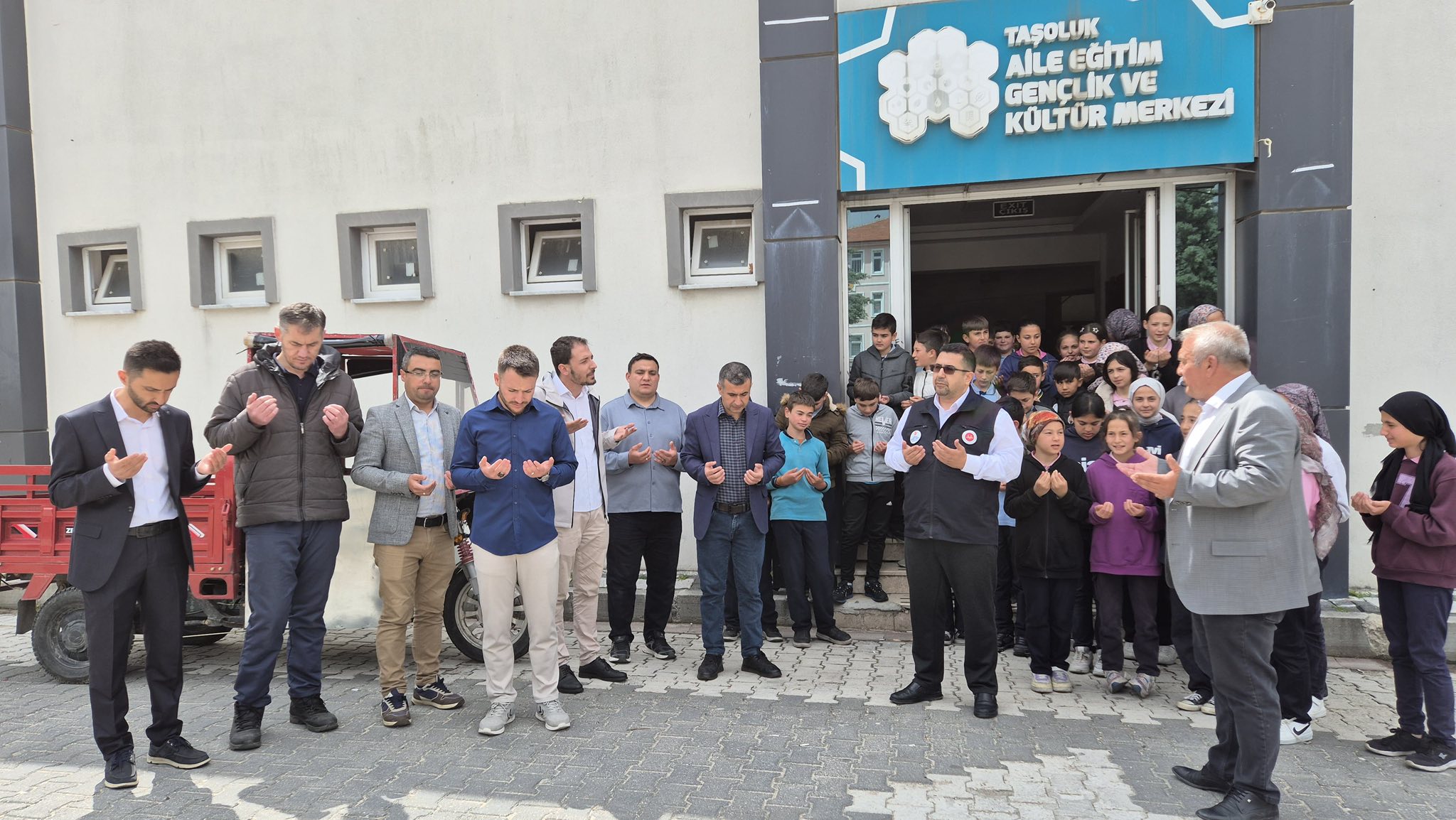 Taşoluk’ta Kitap Fuarı ve Hayır Çarşısına Yoğun İlgi